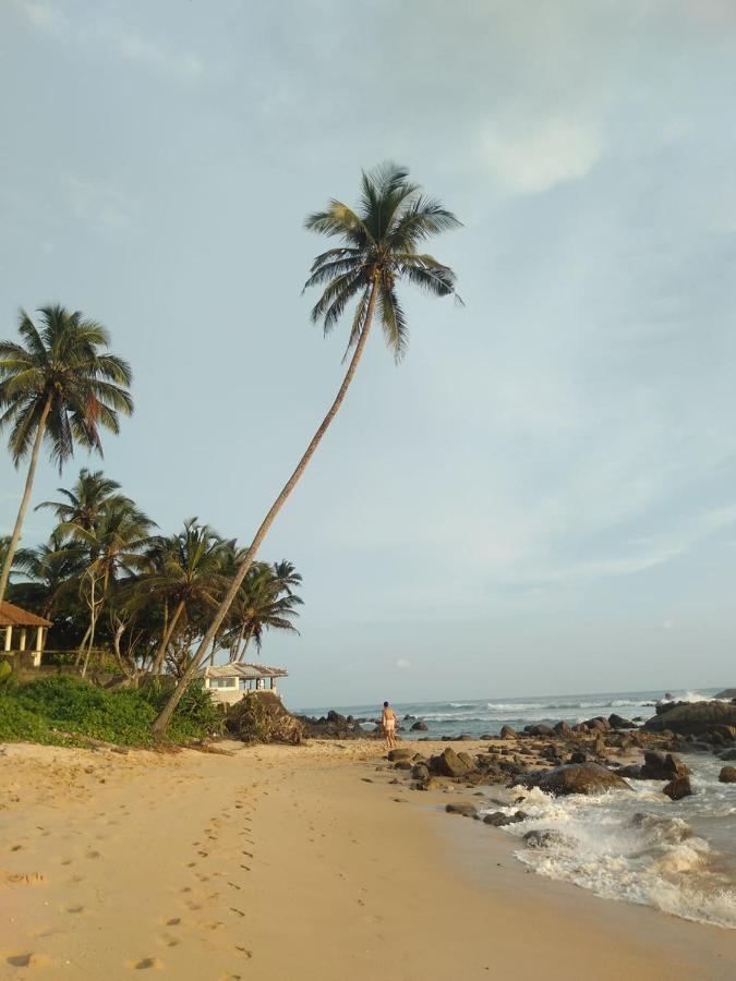 Near Beach Rest Hotel Unawatuna Exterior photo