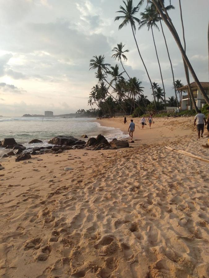 Near Beach Rest Hotel Unawatuna Exterior photo