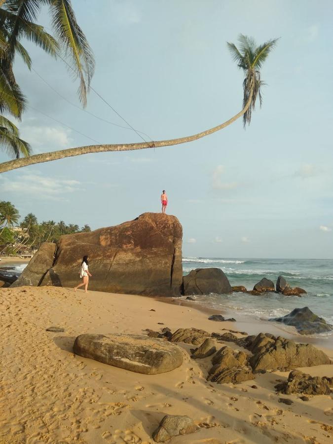 Near Beach Rest Hotel Unawatuna Exterior photo